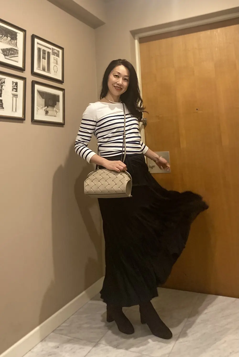 一年中活躍できるブラックロングスカート！