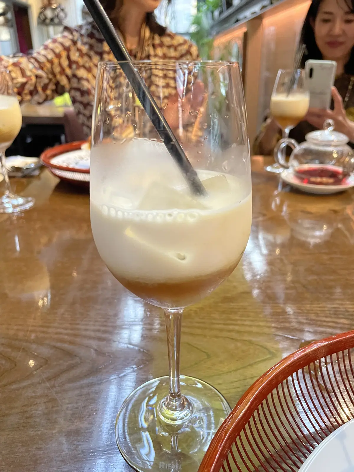 Wakiya一笑美茶樓、赤坂、チャイニーズアフタヌーンティー、中華、中華アフタヌーンティー、スイーツ、女子会、お祝い会、サンルーム、サンルーム席、お洒落、ゆか、N♡RIK♡、オシャレ、おしゃれ、テラス席、素敵、綺麗、大テーブル、アイスジャスミンミルクティー