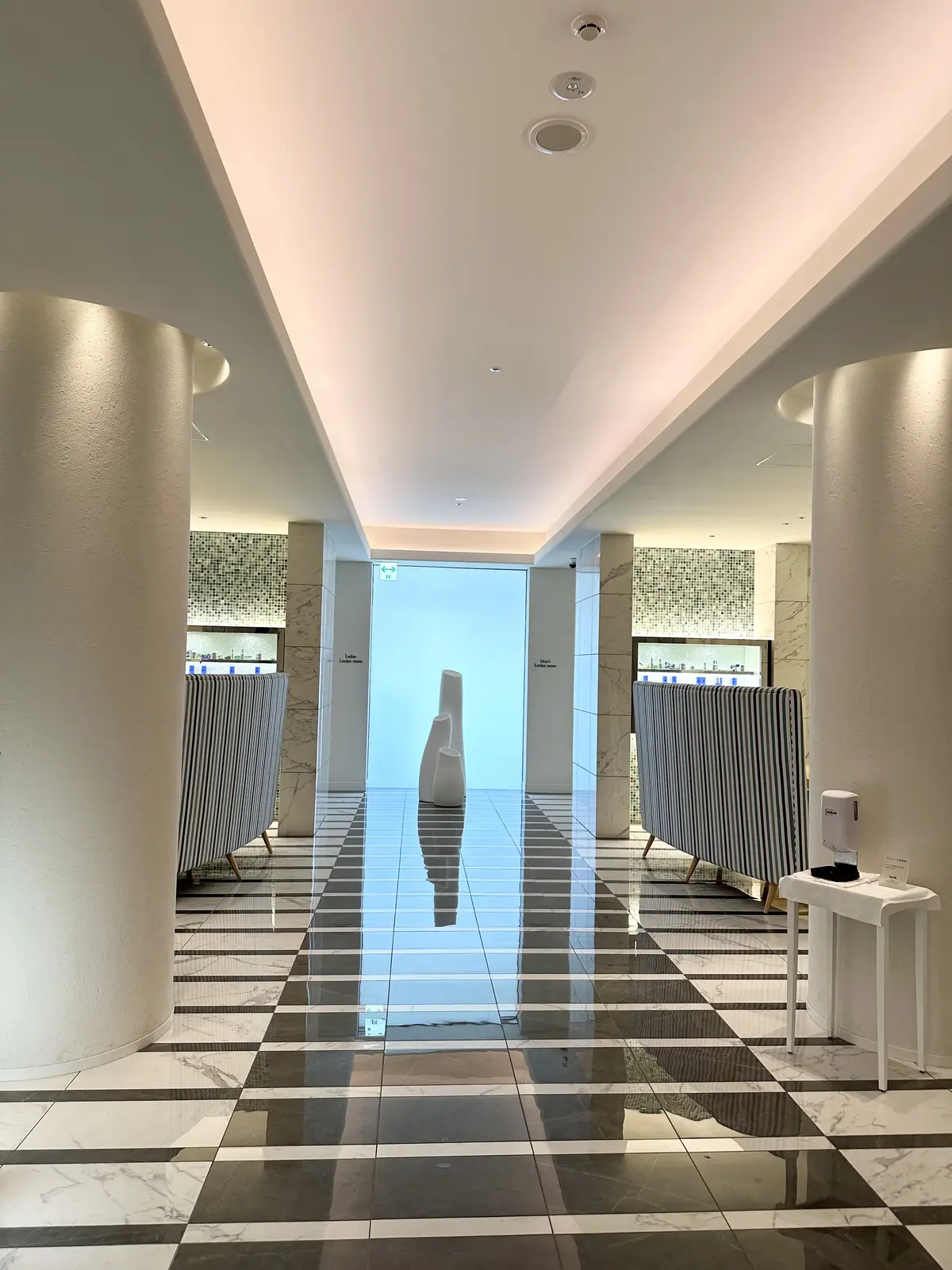 アラフィーこそ白を着る　大人ホワイトスカの画像_5