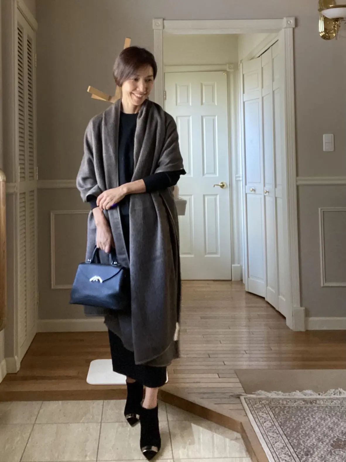 フェミニンスカート×ストールコーデの画像_1