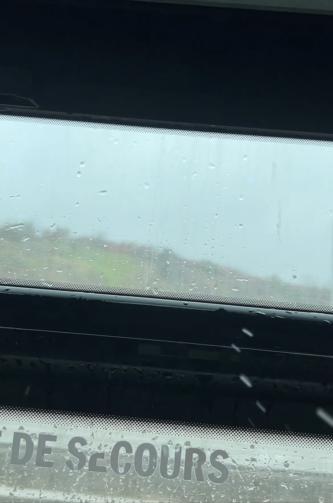 帰りのロワシーバスが雨漏り