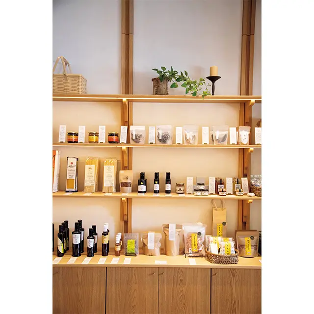 イタリアンの名店が展開する、グロサリーで食材を手に入れる  manina