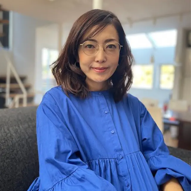 メタルフレームの方は、かけた時にあまり主張しないので、合わせる服を選ばないところが気に入っています。