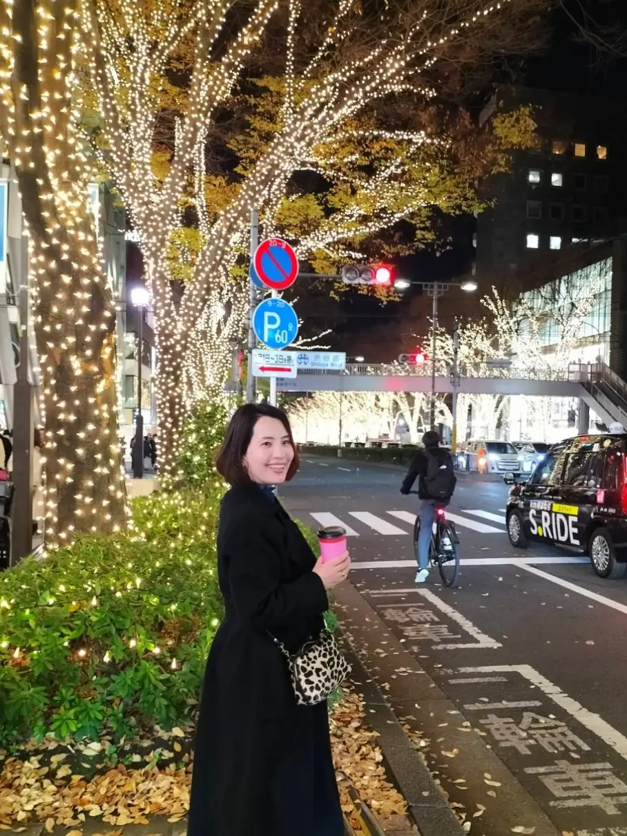 表参道イルミネーション、40代ファッション、スタイルデリのコート、ジャンニキアリーニ