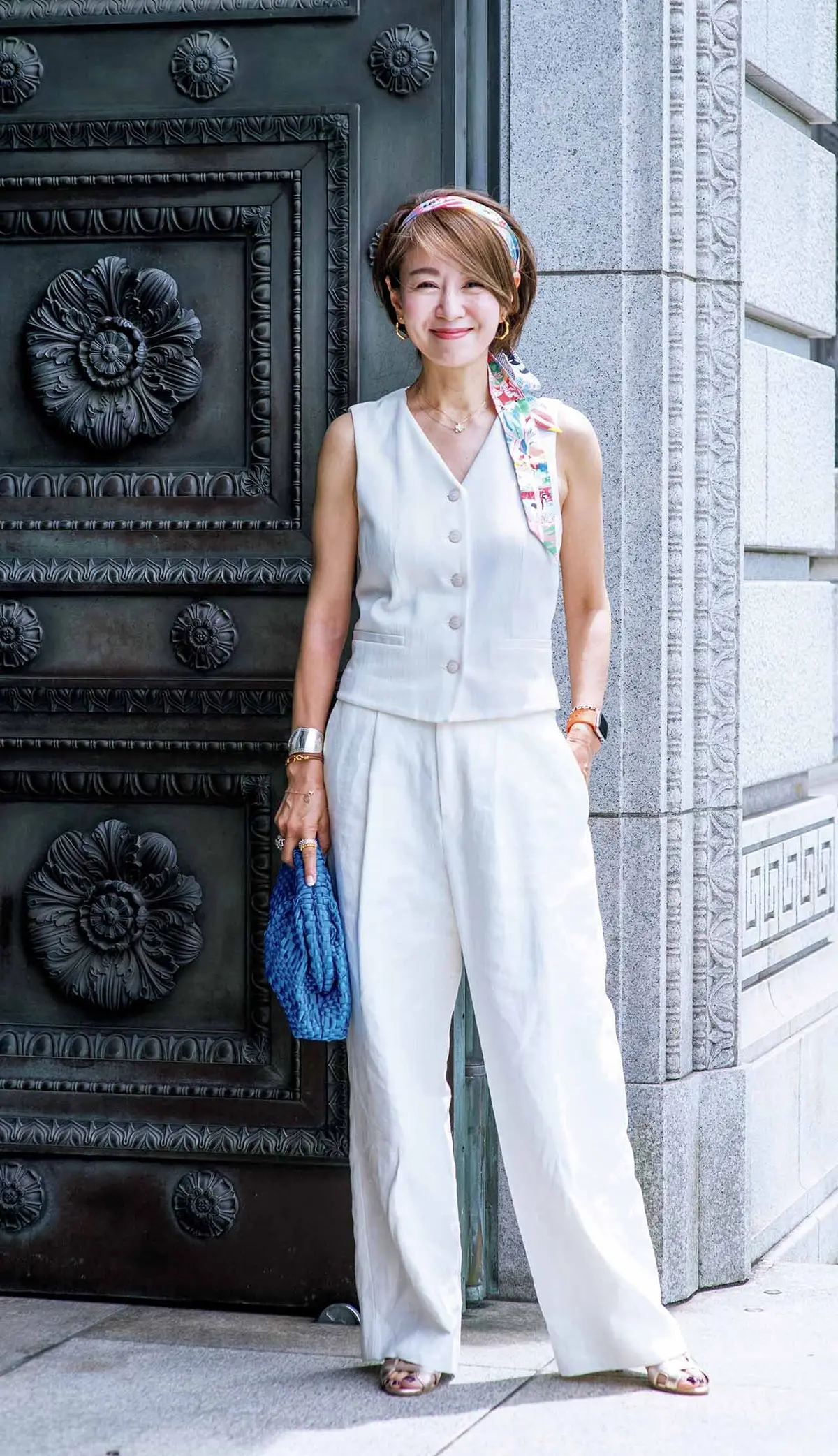 夏は白一択! ツイリーの中の きれい色を小物にちりばめて