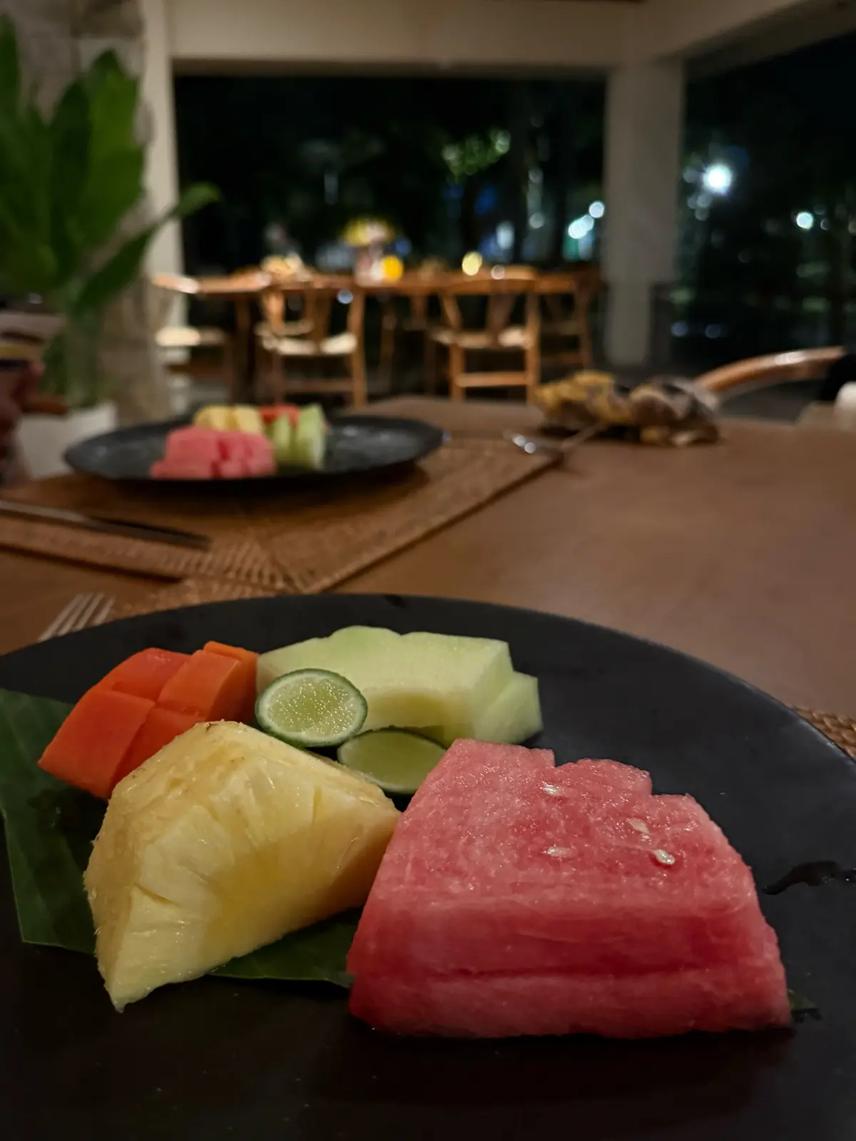 バリ島　サヌール　50代夫婦旅行　プラマサヌールビーチホテル　PRAMA SANUR BEACH BALI　Indonesia cuisine インドネシア料理レストラン　LadaResto　フルーツ