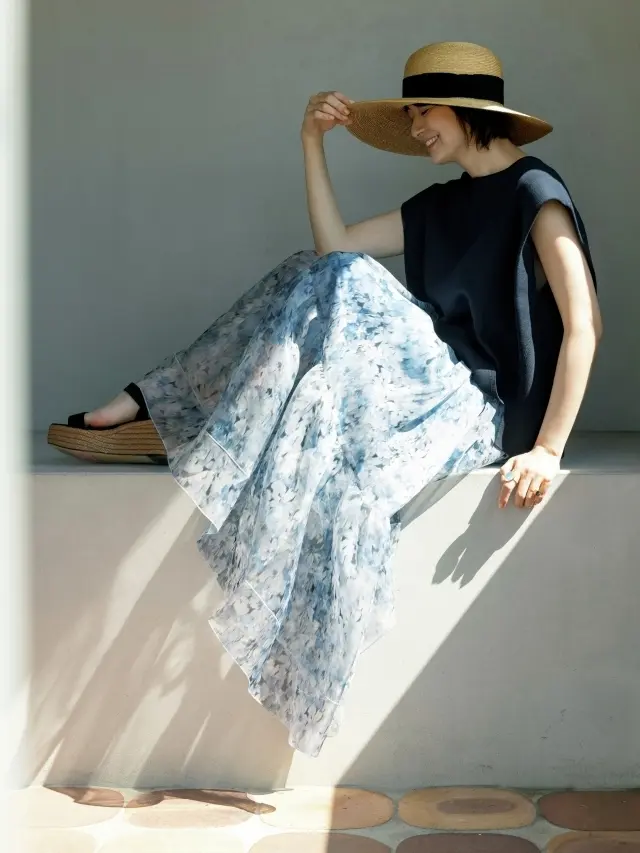 アートピースのようなスカートにうっとりと酔いしれて