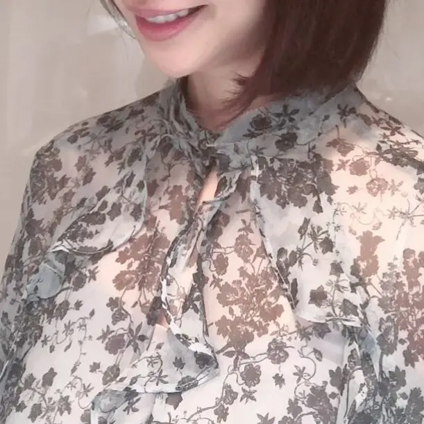 ザラ　トップス　ヘアスタイル　ボブ　アラフィー 