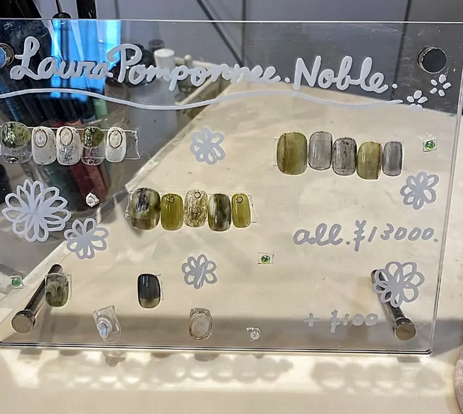 秋ネイルと美スマホケースの画像_2