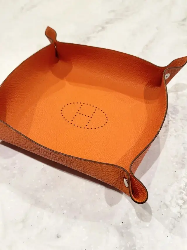 旅先でもおしゃれがかなう！　エルメスのアクセサリ―トレー