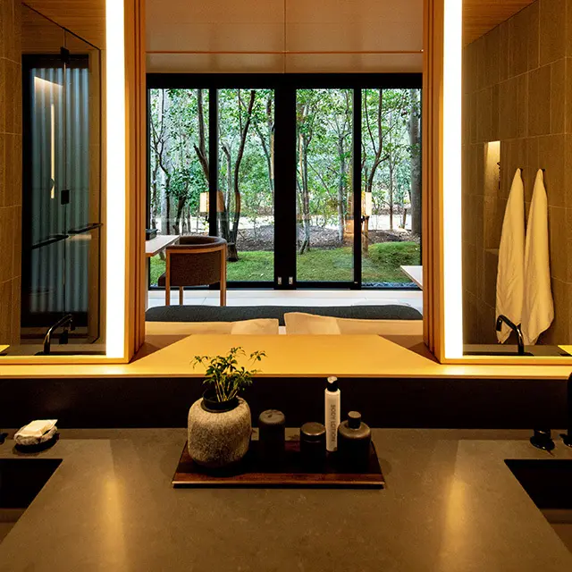 部屋のどこにいてもミニマルな造りと景観に癒される