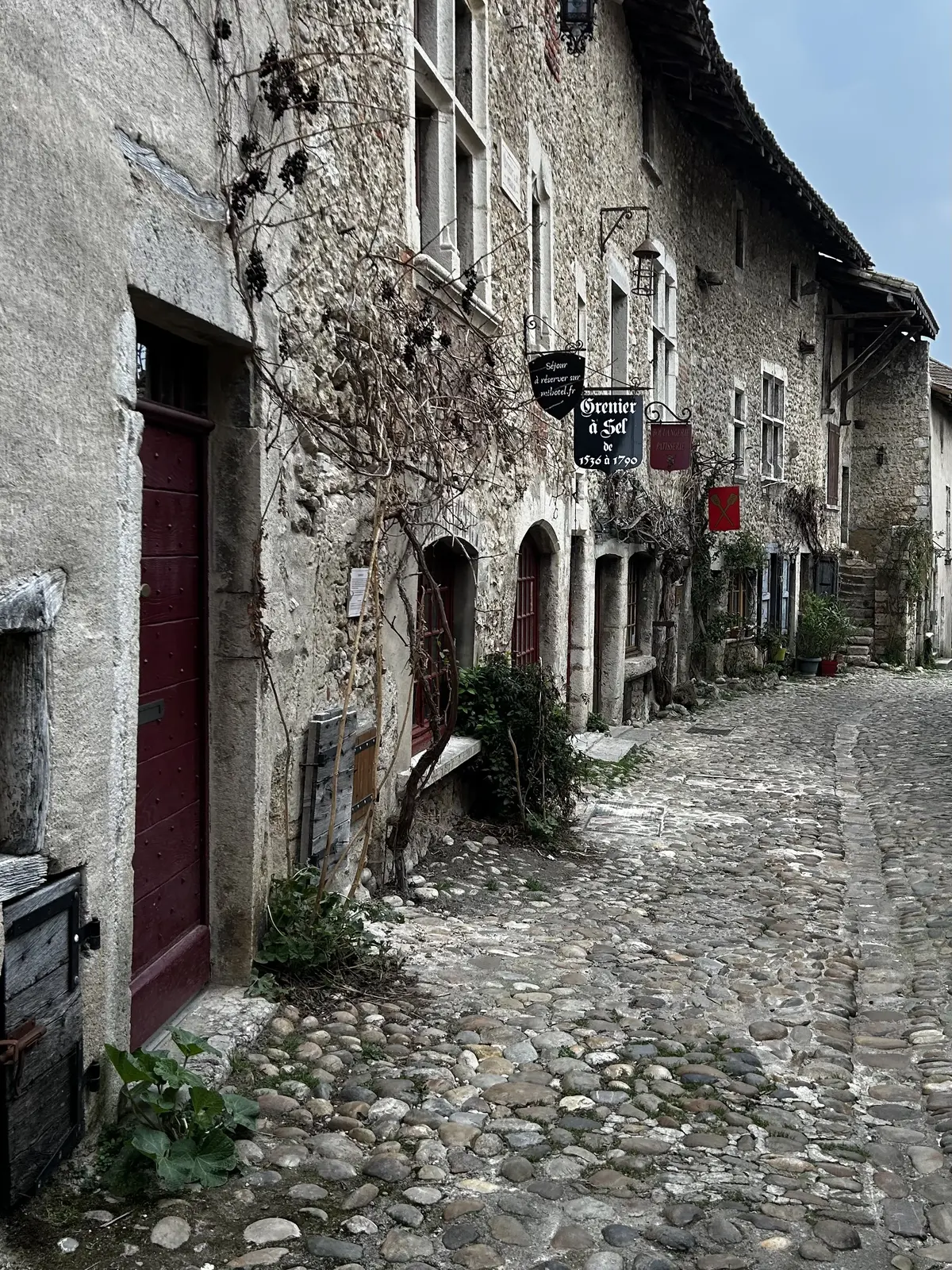 フランスの最も美しい村】Pérouges (ペルージュ) 