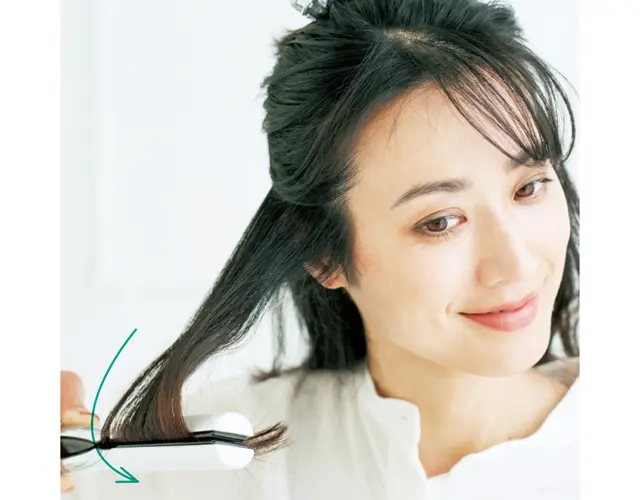 《2》耳上の毛束は内巻きに