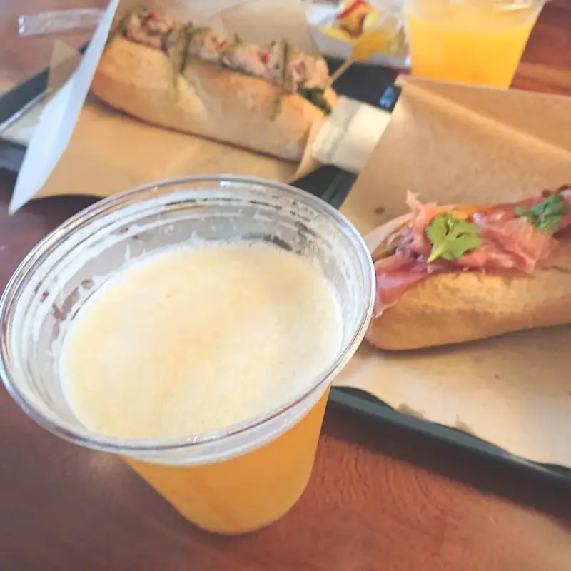 マンゴービールとサンド