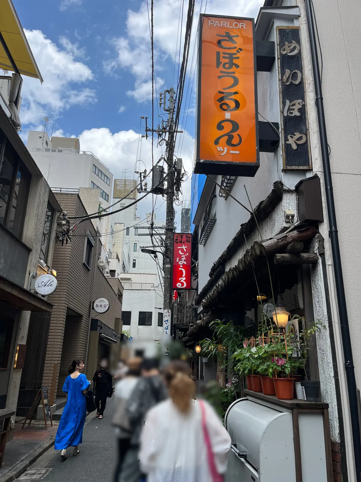 ZARAイエローバッグでガウディ展の画像_13