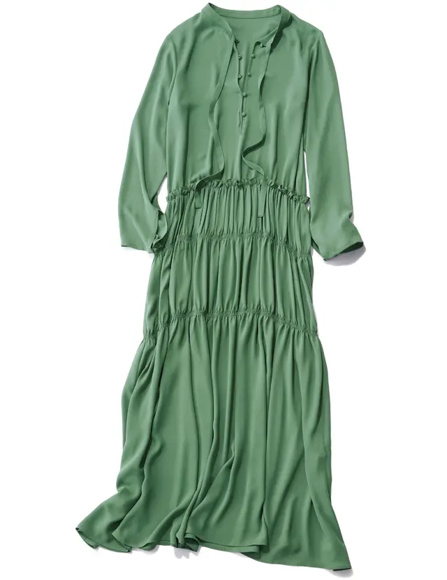 大人のワンピースはとろみ素材のマキシ丈で決まり！