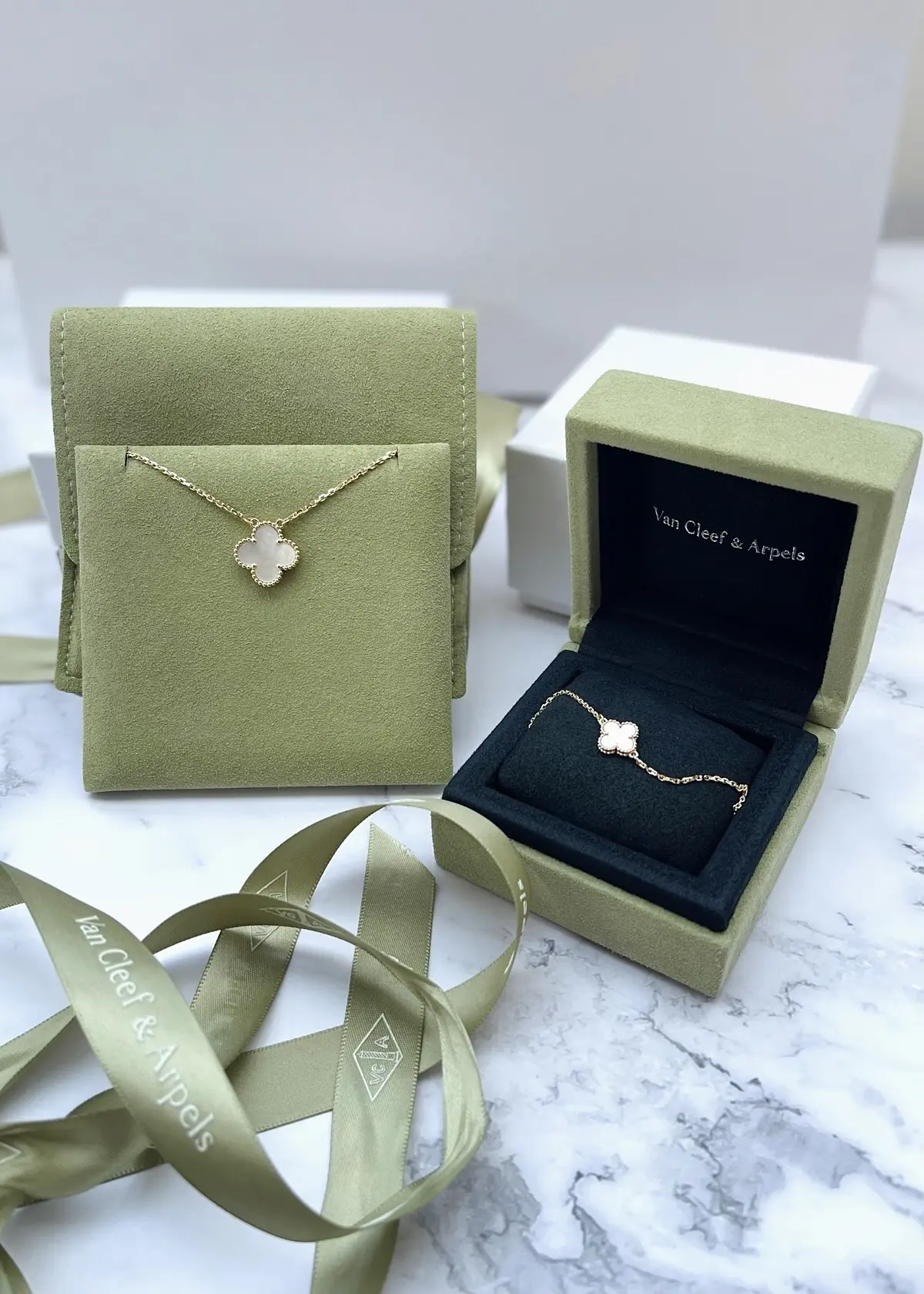 ヴァン クリーフ&アーペルのアルハンブラシリーズ