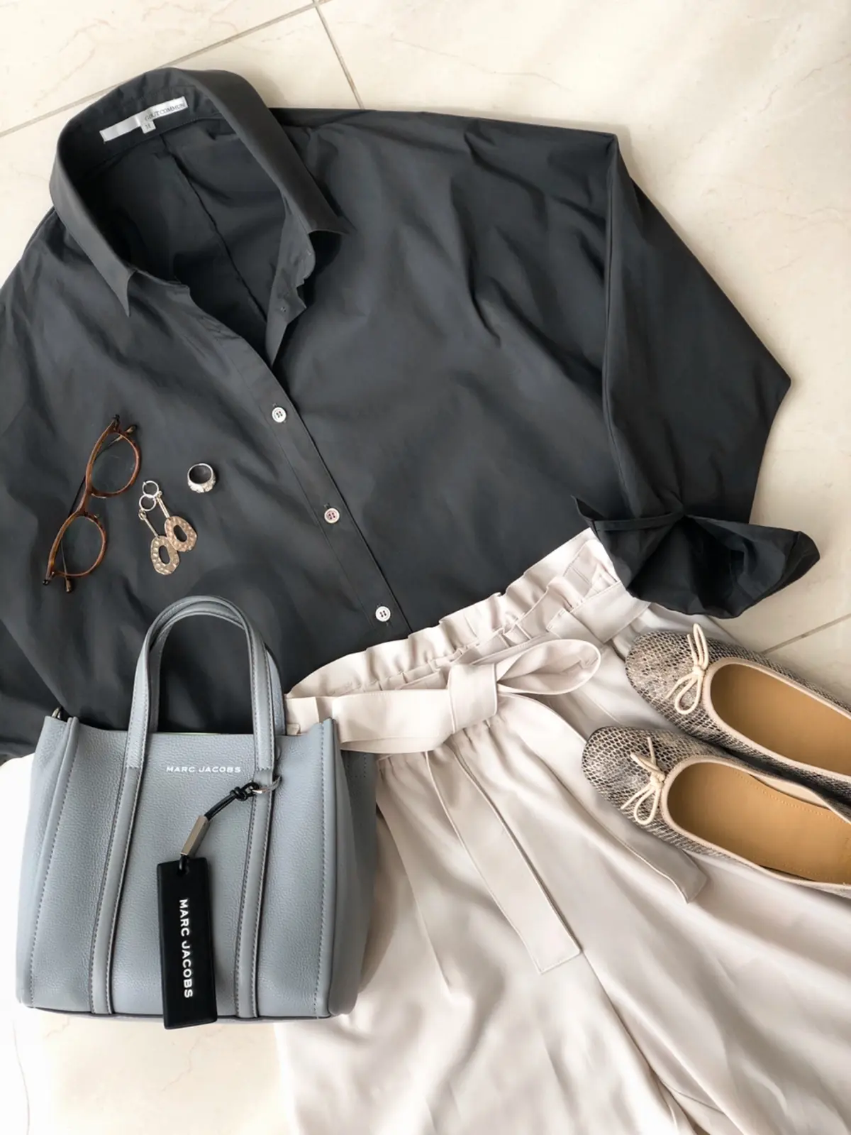 ベージュのとろみパンツで春コーデの画像_2