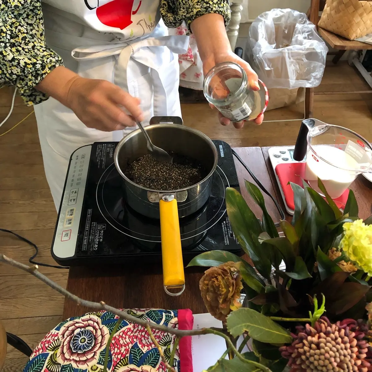 黒ゴマ入りミルクティー　１