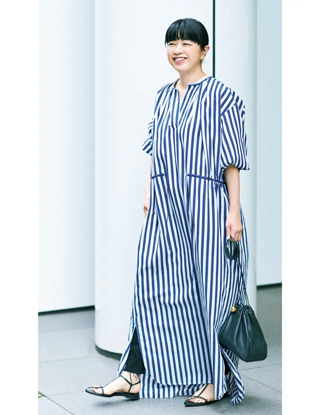 50代センスのいい「夏の涼感スナップ」おしゃれな人はどう着こなしている？