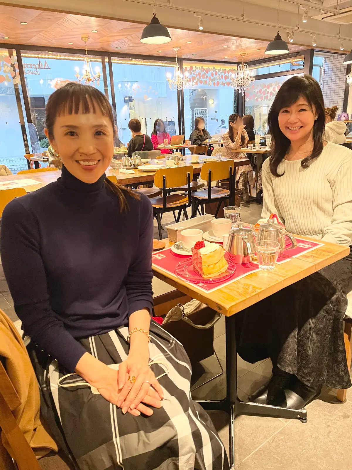 いちごさんカフェ、アフタヌーンティー、　ミルクレープ、ケーキ、女子会、カフェ、スイーツ、いちご、お茶、Afternoon Tea、LOVE &TABL、Afternoon Tea LOVE &TABL、アフタヌーンティーラブ&テーブル