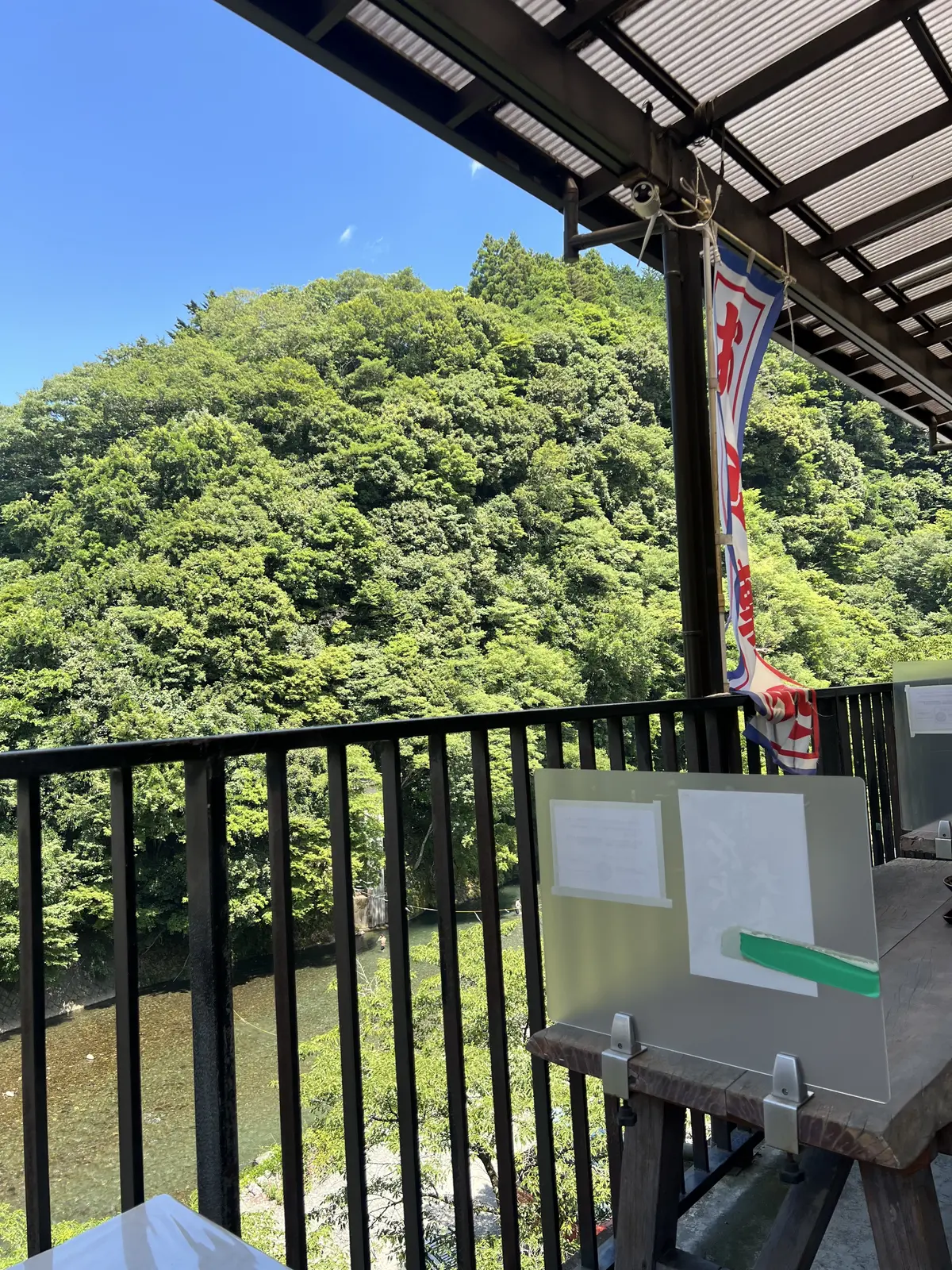 まずはランチを食べて腹ごしらえ