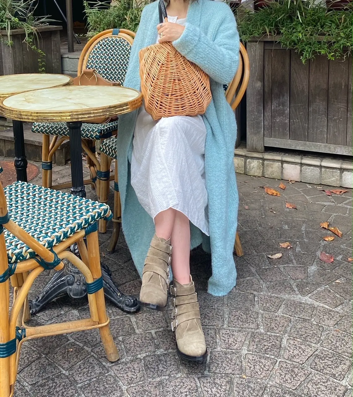 ニットカーデ×ペタンコショートブーツコーの画像_7