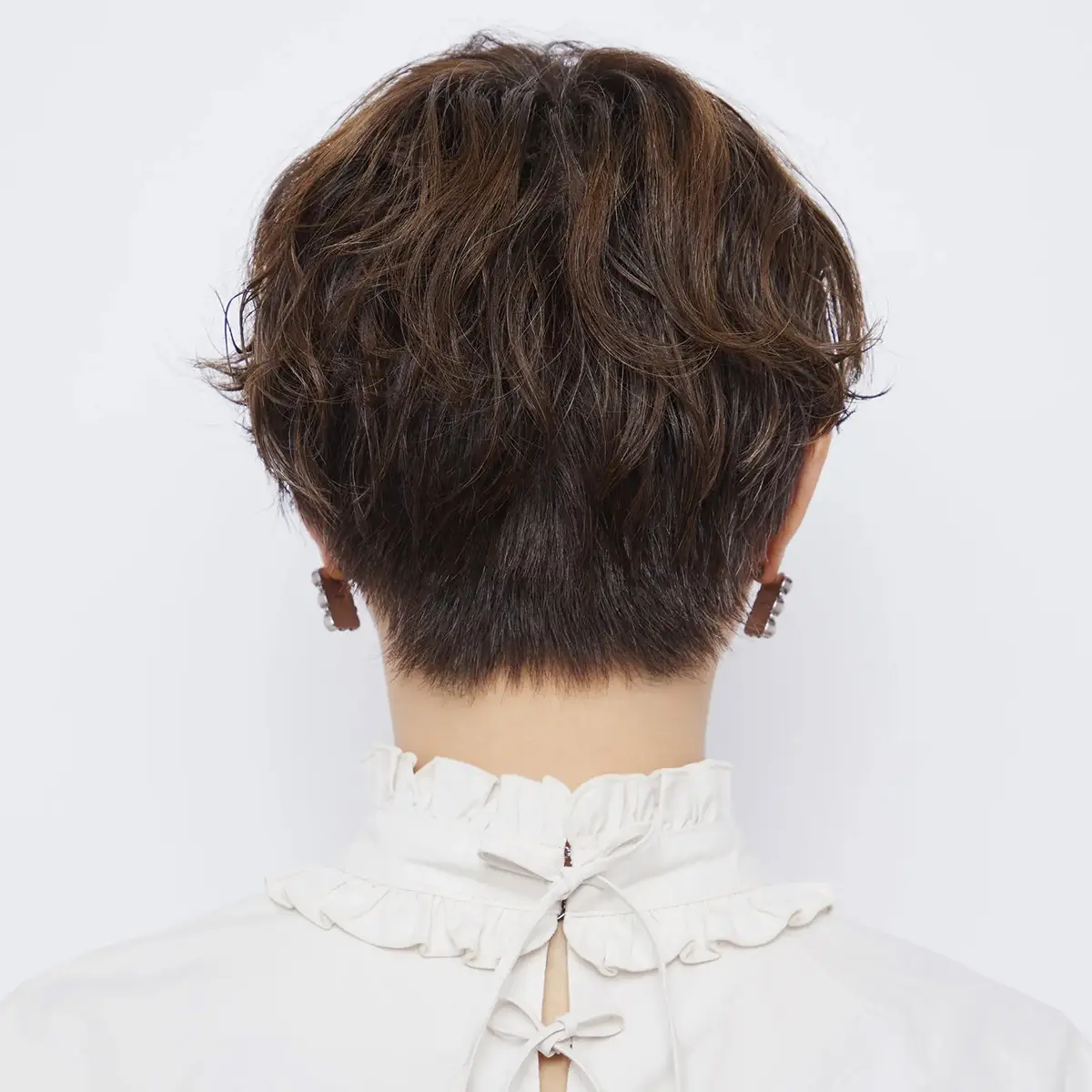 老け見えしないあかぬけショートヘア 後ろ姿