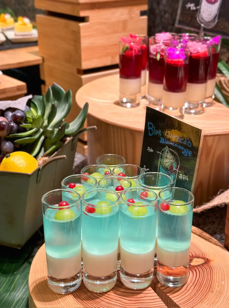 夏のブラックコーデでトロピカルなホテルブの画像_11