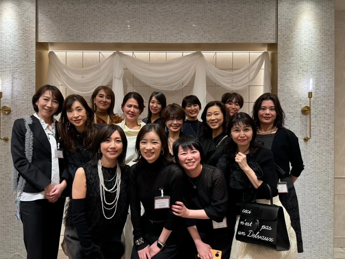 白コーデで「ソワレ・ドゥ・エクラ」への画像_9