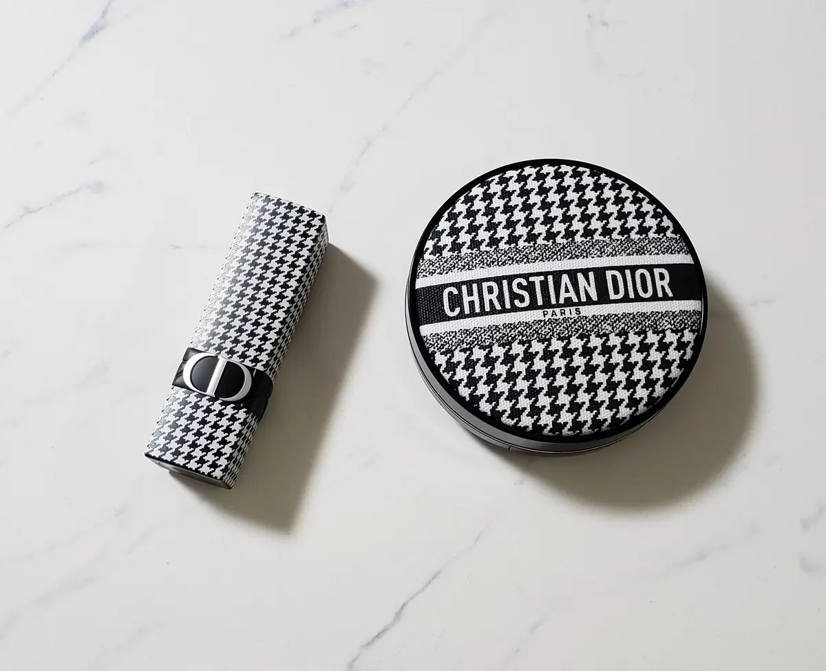 口紅とファンデーション