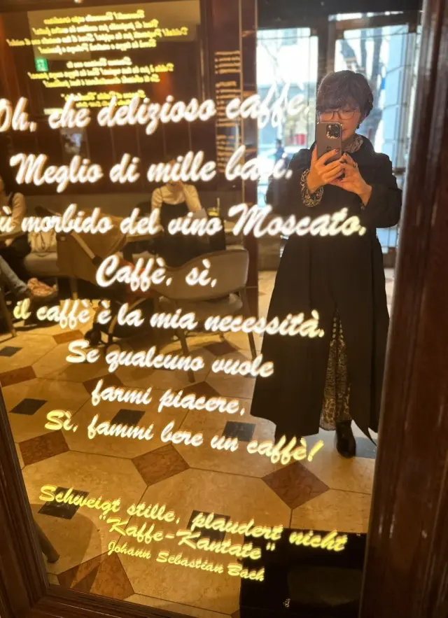 ネイビーのコートで新年初スイーツ。の画像_4