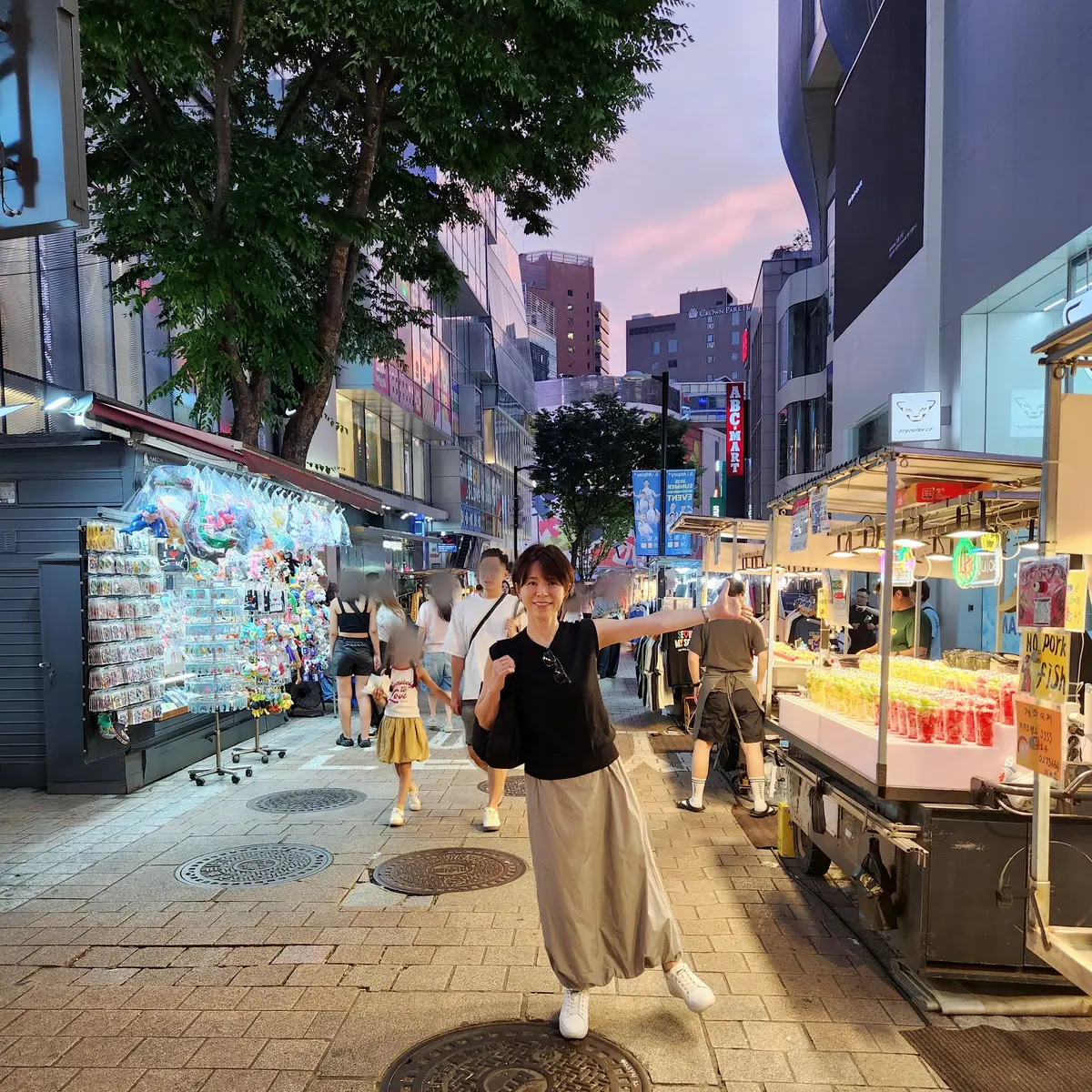 夜の明洞の屋台街