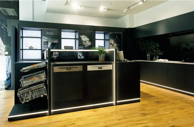 人気の食洗機も、サイズやモデル違いが一度に見られ、実際に比較検討できる。