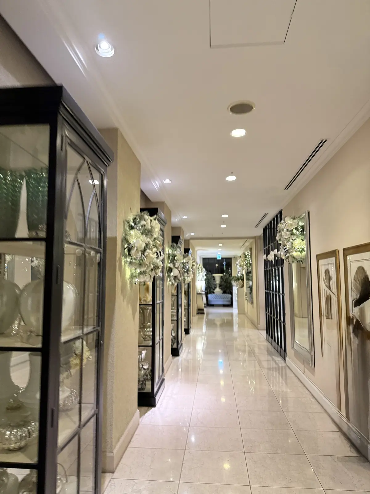 50代　ブラックコーデ　冬　パーティーコーデ