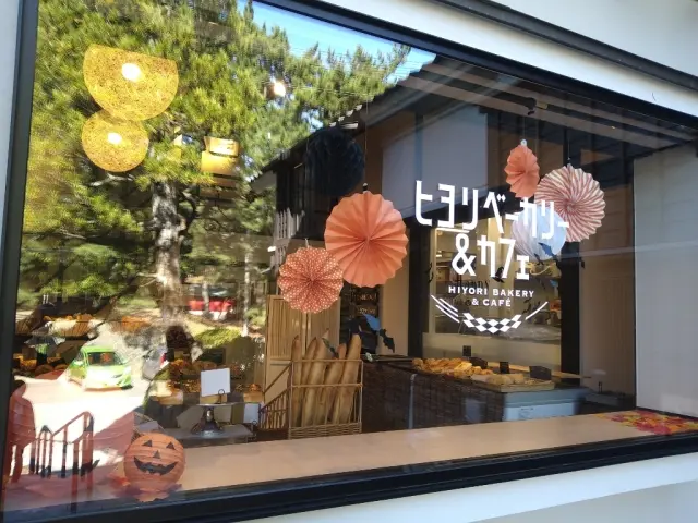 ヒヨリベーカリーウインドー