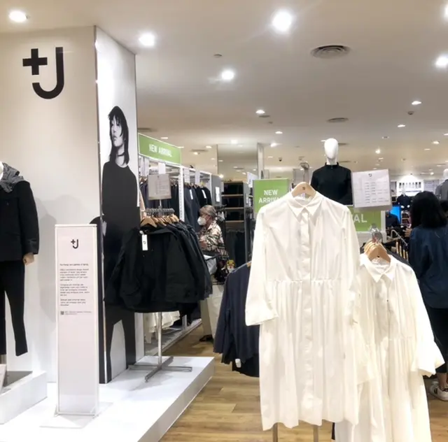 UNIQLO +J Jakarta ディスプレイ