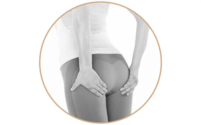 おしりの筋肉を持ち上げるように太ももとおしりの境に両手を当てて、大股で歩く。