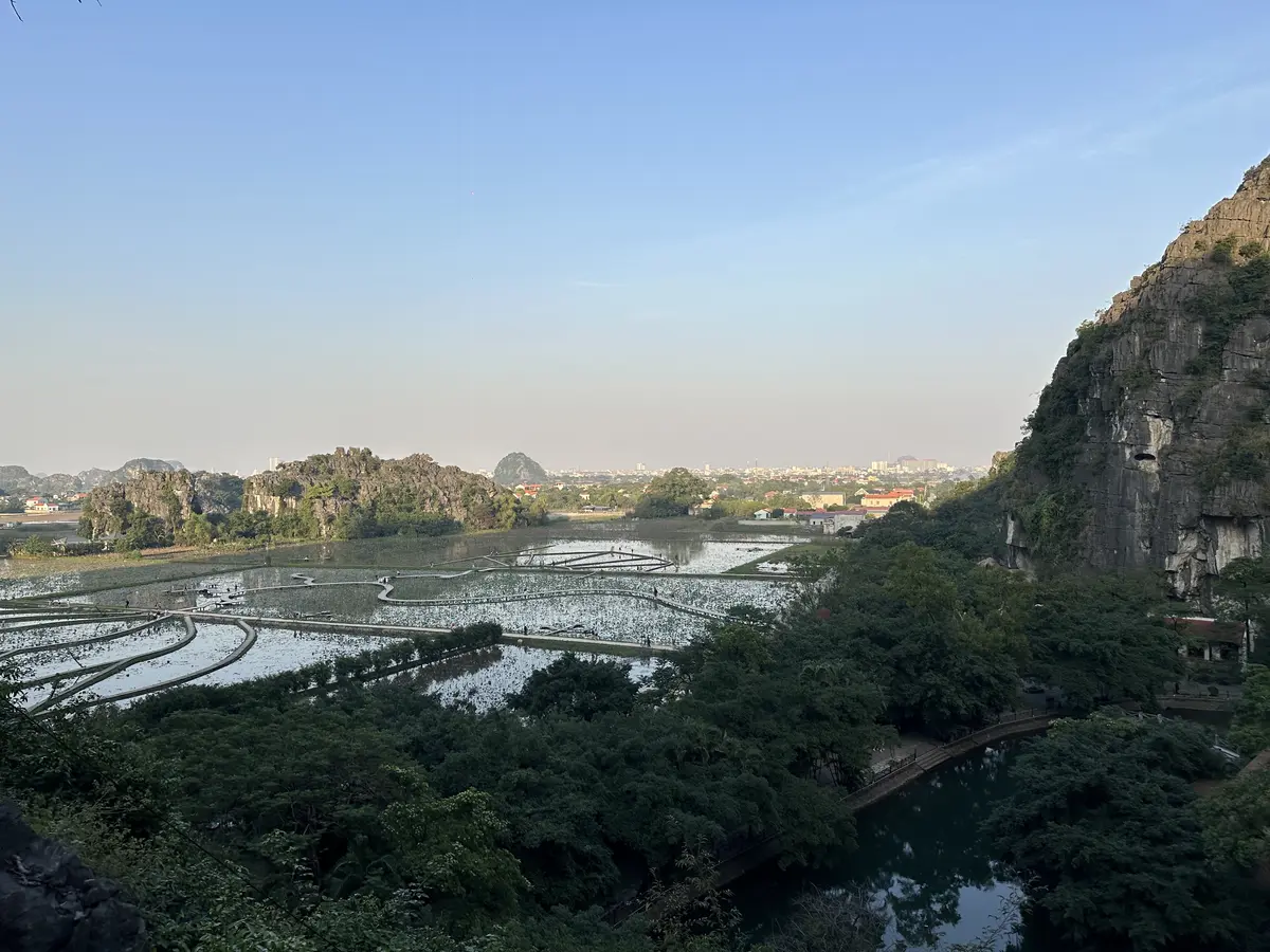 ムア洞窟　チャンアン　ベトナム　絶景