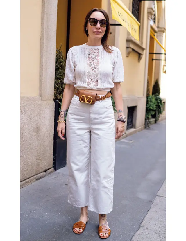 ザラでそろえた夏らしい白コーデで、シックな大人の肌見せにトライ