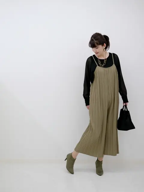 秋色を意識したコーディネート