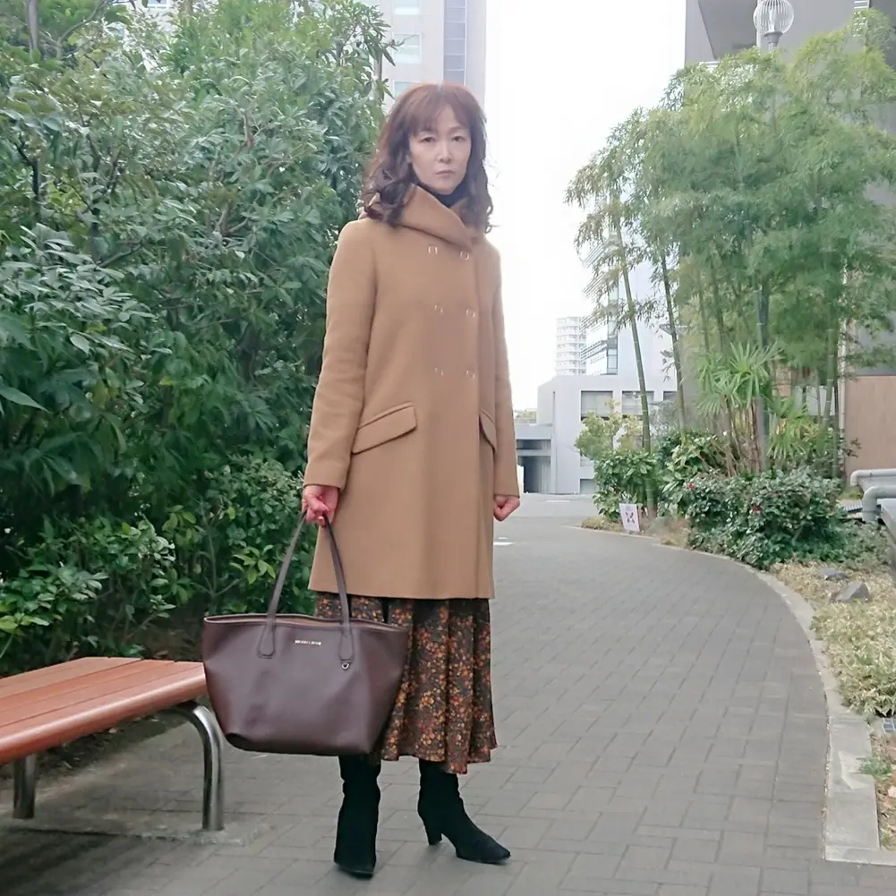 キャメルコート  ロングスカート  ロングブーツ  トートバッグ