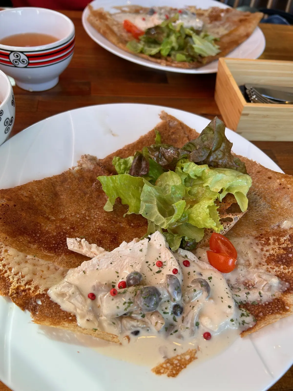 パーカー＆スニーカーコーデに“きちんと感の画像_7