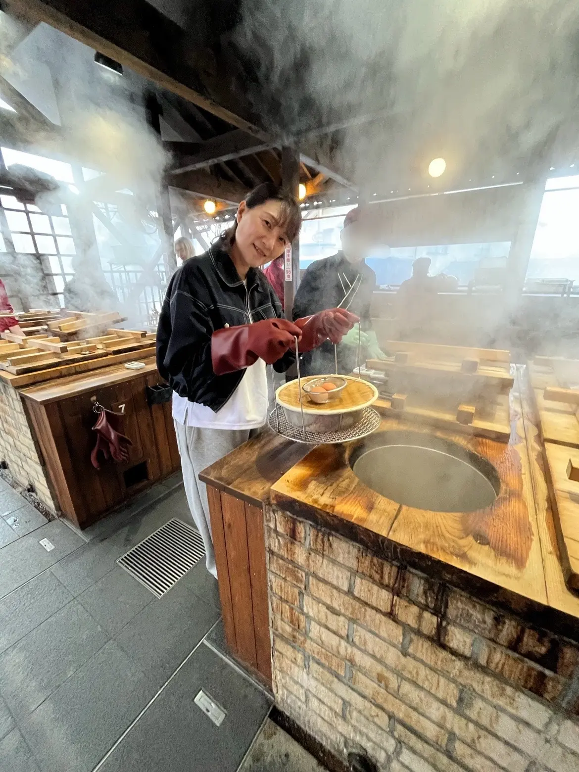 一度に蒸し上げます！１５分で完成しました。白い湯気が立ち込めます！