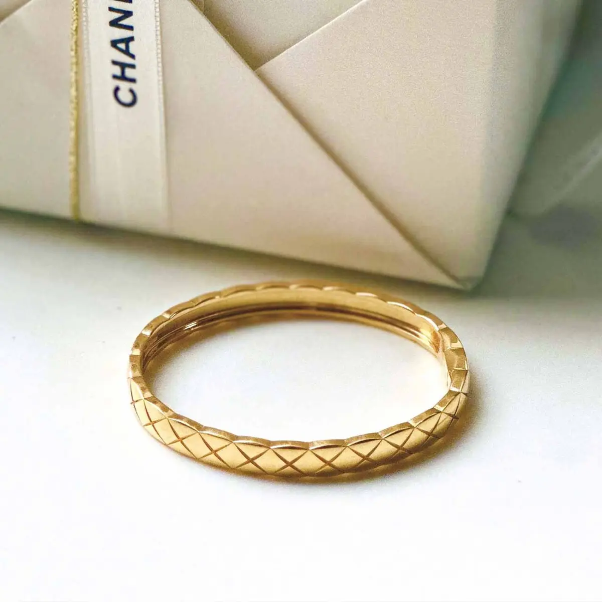 リングとおそろいの、 シャネルのバングル （ Makikoさん ）