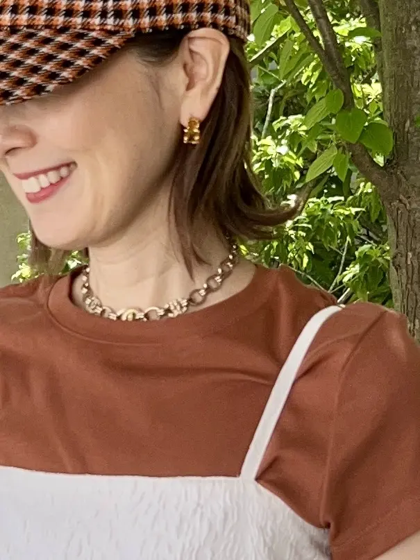 小物で差がつくユニクロカラーTシャツコーの画像_5