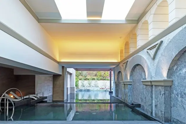 「水路閣」をイメージした半露天風呂