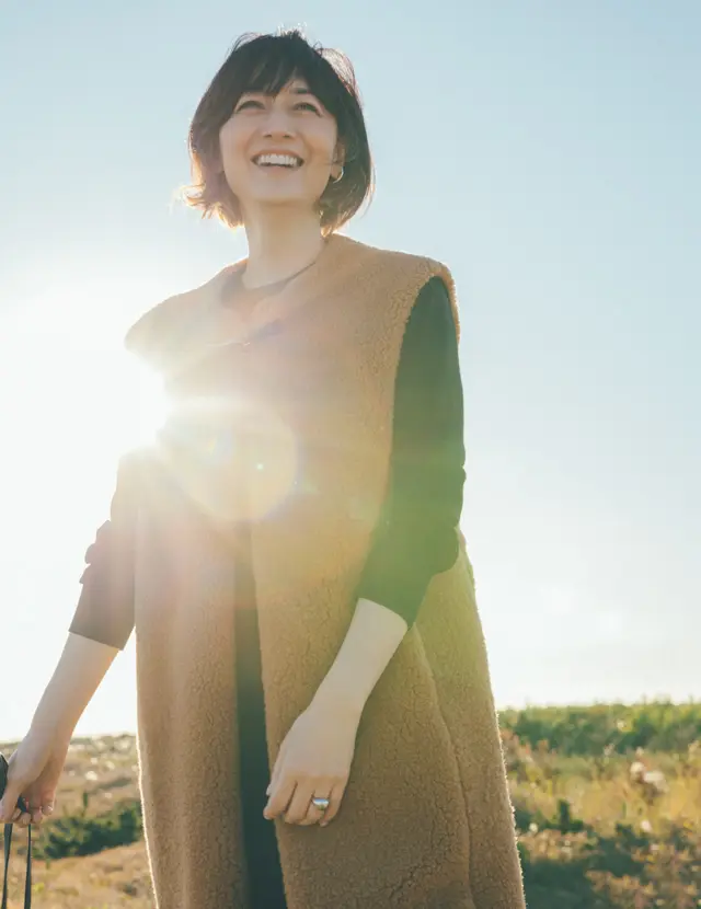 脱マンネリ！ 黒コーデ×ムートンジレで旬のおしゃれに挑戦【富岡佳子の最愛ベーシック】