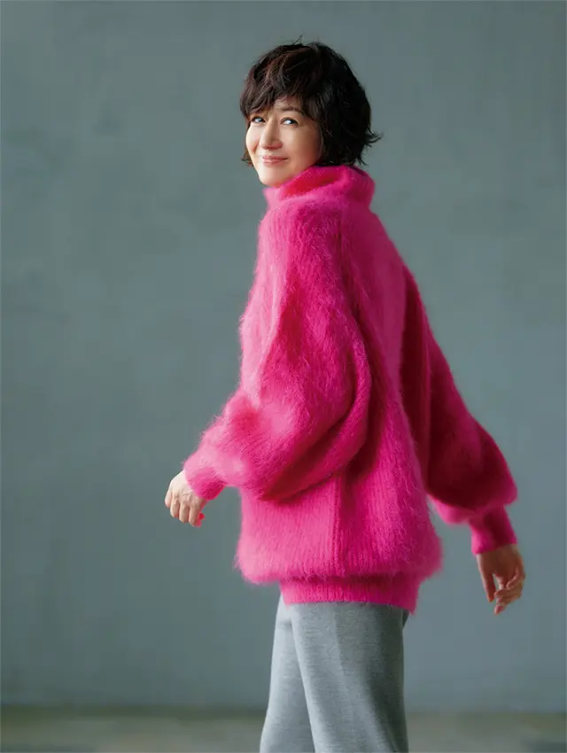 パンチの効いたピンクのニット