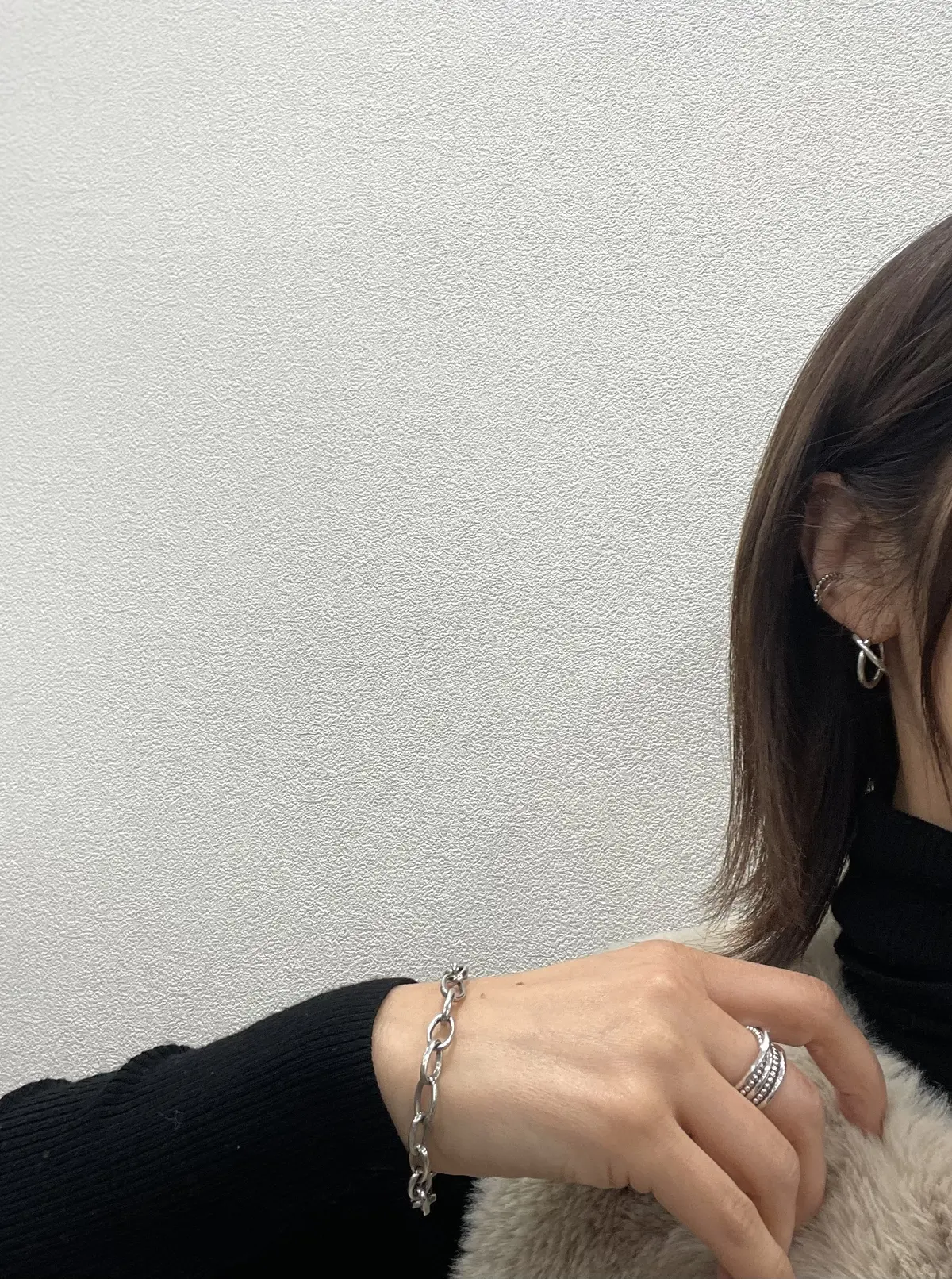 UNIQLOタートルにコーデュロイパンツの画像_4